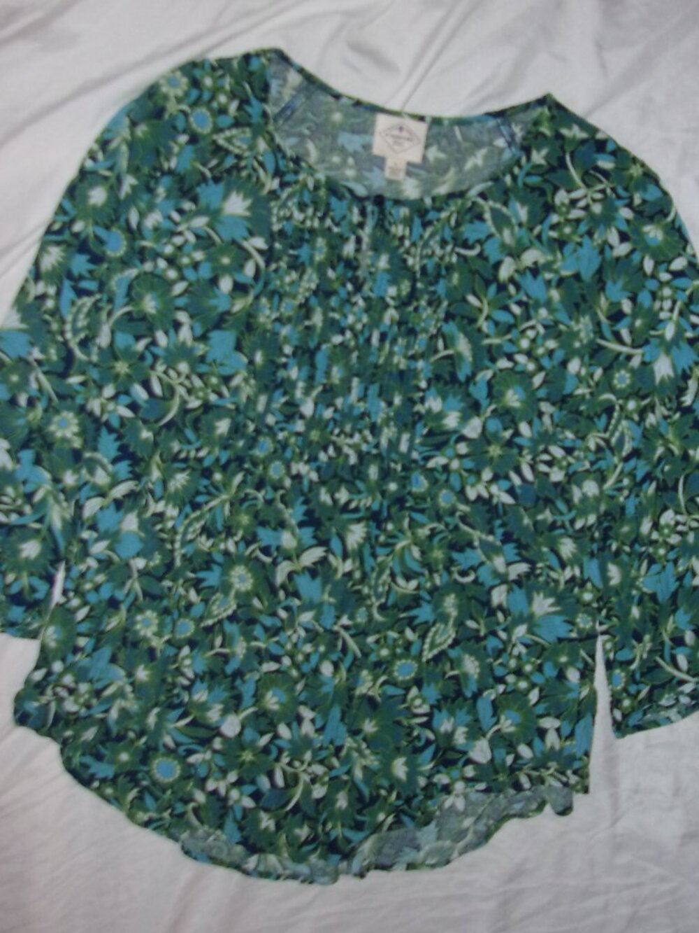 St johns bay size large womes green  shirt gorpcore outdoor wear light weight